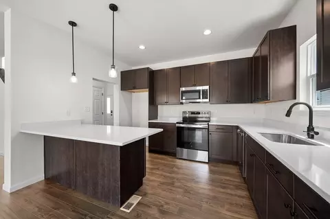 Kitchen - 1308 Hillside Ct, Rolla, MO 65401 photo 16 of 19