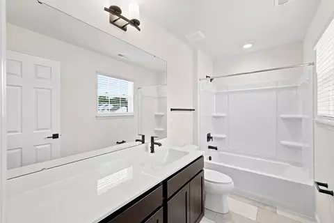 Bath - 1308 Hillside Ct, Rolla, MO 65401 photo 12 of 16