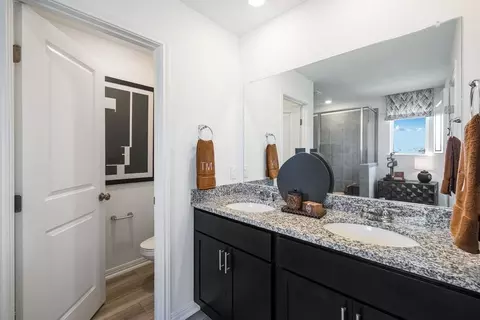 Bath - 960 Cherrystone Loop, Buda, TX 78610 photo 1 of 5