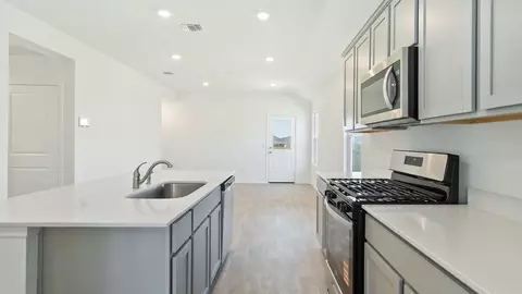 Kitchen - 116 Caddo Bnd, Kyle, TX 78640 photo 4 of 8