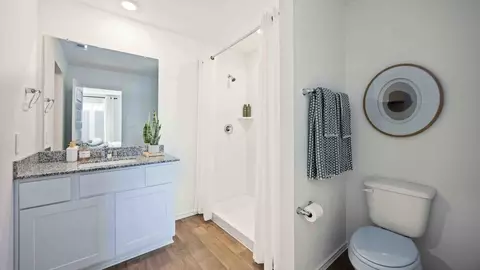 Bath - 6237 Weezy Willow Ln, Houston, TX 77048 photo 1 of 2
