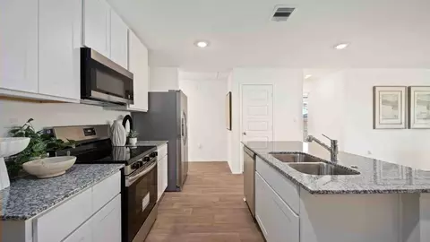 Kitchen - 6237 Weezy Willow Ln, Houston, TX 77048 photo 1 of 2