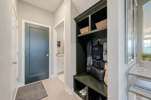 Entry Way - 5469 Sheldon Close, Middletown, OH 45005 photo 9 of 13