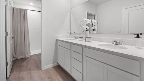 Bath - 3545 Chroma St, Orlando, FL 32824 photo 4 of 4