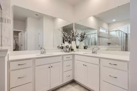 Bath - 7161 Juneberry Way, Maiden, NC 28650 photo 2 of 7