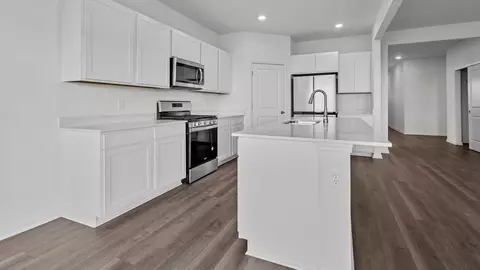 Kitchen - 290 Snowdrop Ln, Elgin, IL 60124 photo 2 of 15