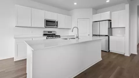 Kitchen - 290 Snowdrop Ln, Elgin, IL 60124 photo 3 of 15