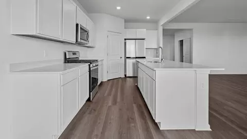 Kitchen - 290 Snowdrop Ln, Elgin, IL 60124 photo 4 of 15