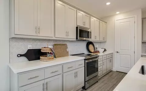 Kitchen - 3241 Oak Trail Dr, Manteca, CA 95337 photo 12 of 12