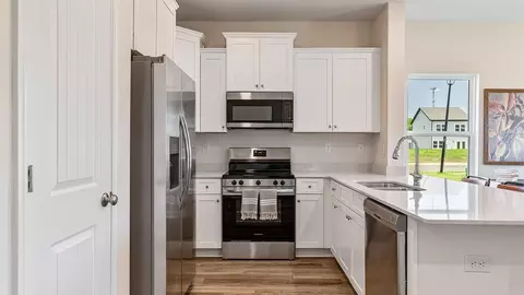 Kitchen - 124 Red Deer Trce UNIT 6, Dothan, AL 36301 photo 1 of 6