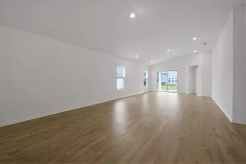 Living - 401 Barbosa Trl, Saint Augustine, FL 32095 photo 2 of 4