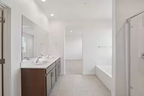 Bath - 1292 Revere Loop, Galt, CA 95632 photo 1 of 4