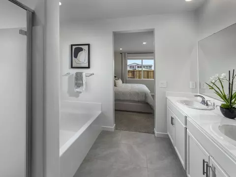 Bath - 1292 Revere Loop, Galt, CA 95632 photo 3 of 4
