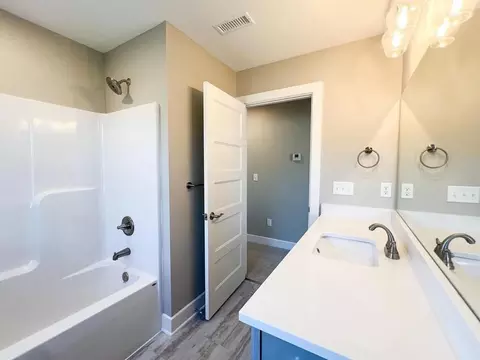 Bath - 403 E Park Pl, Andover, KS 67002 photo 3 of 4