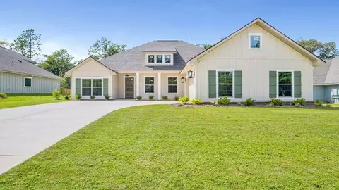 Bloomsbury Avenue, Fairhope, AL 36532