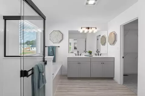 Bath - 10245 Spokane Dr, Affton, MO 63123 photo 5 of 20