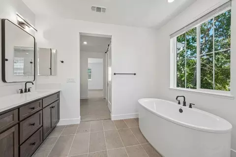 Bath - 786 Abigail Pl, Walnut Creek, CA 94598 photo 2 of 4