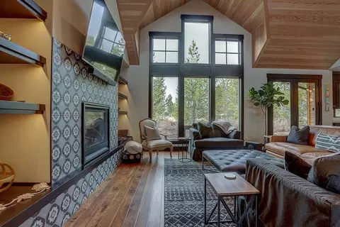 Living - Jeremiah Ct, Hickory, NC 28601 photo 2 of 6