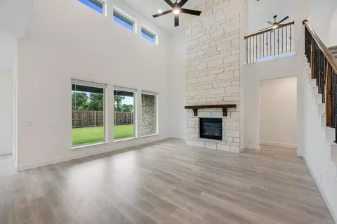 Living - 237 Sweetwater Dr, Commerce, TX 75428 photo 2 of 4