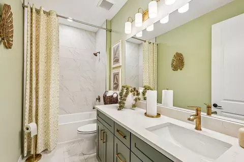 Bath - 9512 Vibrant Ln, Venice, FL 34292 photo 3 of 4