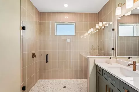 Bath - 9512 Vibrant Ln, Venice, FL 34292 photo 2 of 4