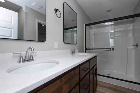 Bath - 1917 Wellington Dr, Ozark, MO 65721 photo 3 of 4