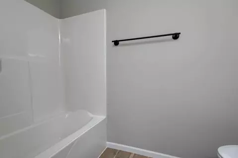 Bath - 1917 Wellington Dr, Ozark, MO 65721 photo 2 of 4