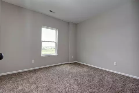 Bedroom - 1917 Wellington Dr, Ozark, MO 65721 photo 4 of 5