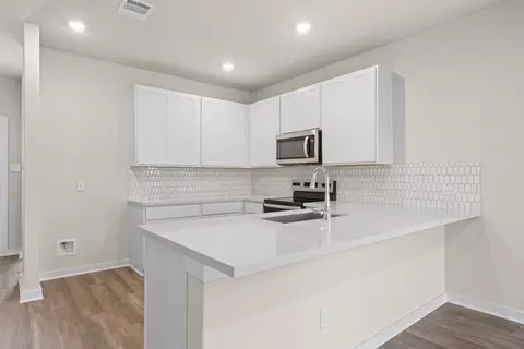 Kitchen - 13809 Ryan Range Ln, Elgin, TX 78621 photo 4 of 9