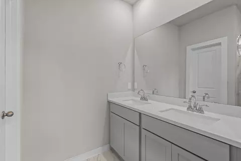Bath - 13809 Ryan Range Ln, Elgin, TX 78621 photo 3 of 6