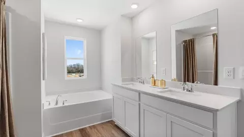 Bath - 3116 Knotts Dr, Montgomery, AL 36116 photo 5 of 8
