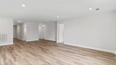 Living - 3116 Knotts Dr, Montgomery, AL 36116 photo 3 of 8