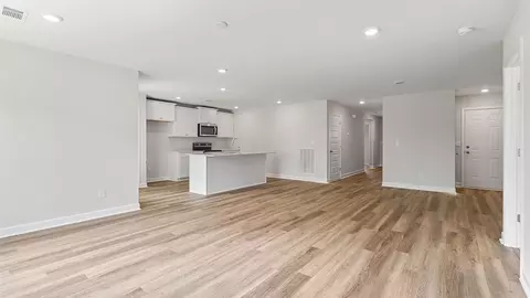 Living - 3116 Knotts Dr, Montgomery, AL 36116 photo 2 of 8