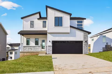 424 Napoli Ave, West Des Moines, IA 50266