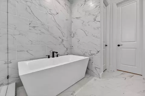 Bath - 204 Shady Spring Trl, Georgetown, TX 78628 photo 5 of 5