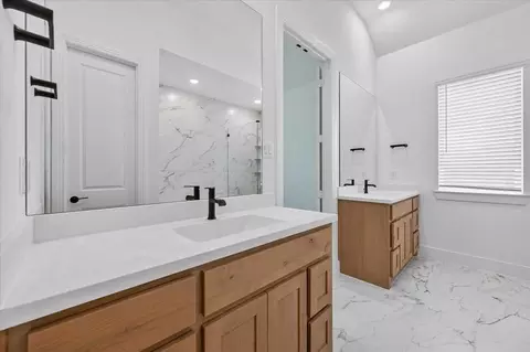 Bath - 204 Shady Spring Trl, Georgetown, TX 78628 photo 1 of 5