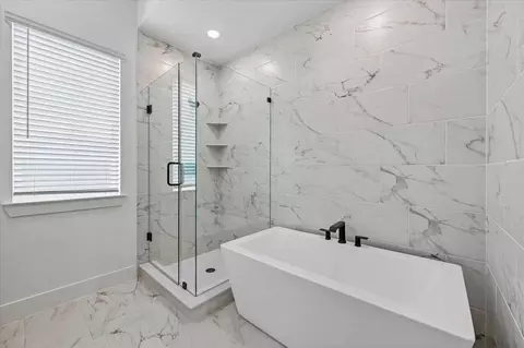 Bath - 204 Shady Spring Trl, Georgetown, TX 78628 photo 2 of 5