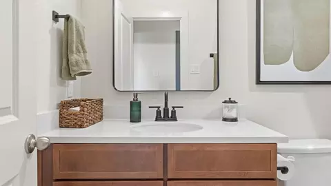 Bath - 200 Seattle Slew Dr, Jarrell, TX 76537 photo 6 of 11
