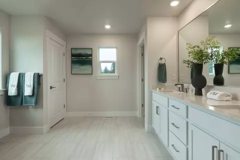 Bath - 767 Becky Ave E, Enumclaw, WA 98022 photo 2 of 3