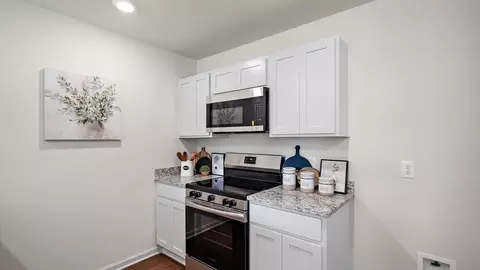 Kitchen - 5047 Quail Ridge Dr, Jackson, MS 39212 photo 2 of 2