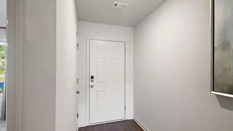 Entry Way - 5047 Quail Ridge Dr, Jackson, MS 39212 photo 1 of 4