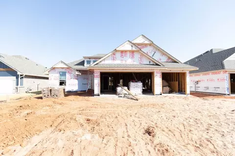12525 SW 30th St, Yukon, OK 73099
