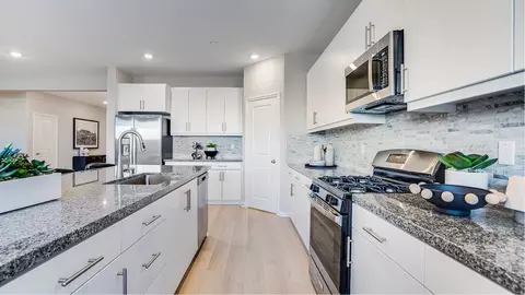 Kitchen - 17286 Cascade Ct, Hesperia, CA 92345 photo 2 of 3