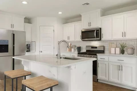 Kitchen - 8400 E Galveston St, Broken Arrow, OK 74014 photo 2 of 12