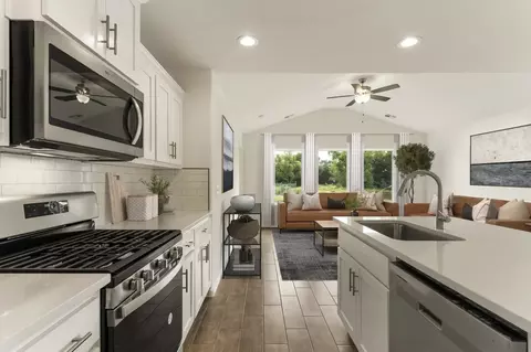Kitchen - 8400 E Galveston St, Broken Arrow, OK 74014 photo 4 of 12
