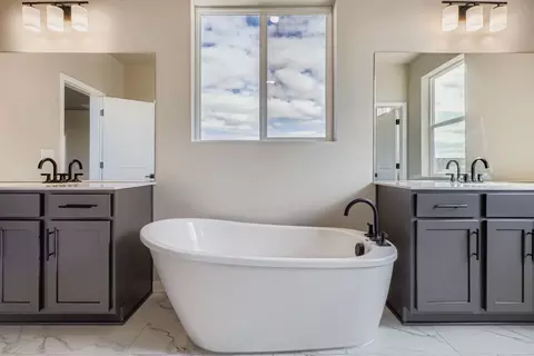 Bath - 154 Buckwheat Ln, Berthoud, CO 80513 photo 4 of 11