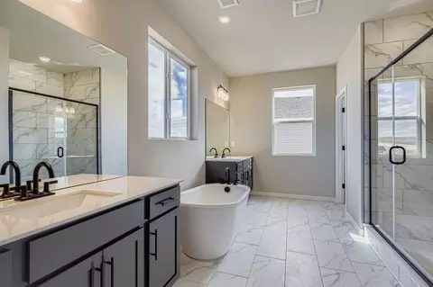 Bath - 154 Buckwheat Ln, Berthoud, CO 80513 photo 2 of 11