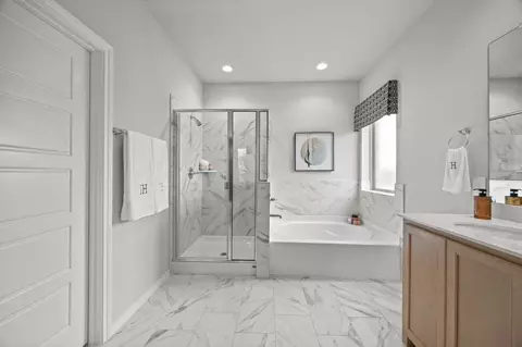 Bath - 111 Aston Way, Terrell, TX 75160 photo 1 of 4
