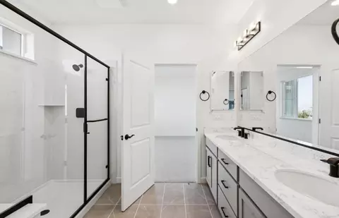 Bath - 385 E Beatrice Ave, Mountain House, CA 95391 photo 1 of 3