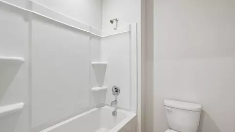 Bath - 10422 Charlotte Dr, Parrish, FL 34219 photo 3 of 3